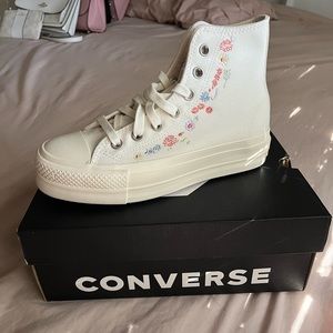 Converse Chuck Taylor All Star Hi Top Platform Floral Embroidered (FINAL PRICE)